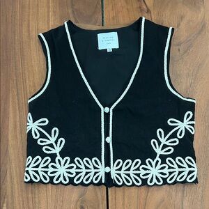 Maison d'Aneli Black and White Floral Embroidered Crop Top